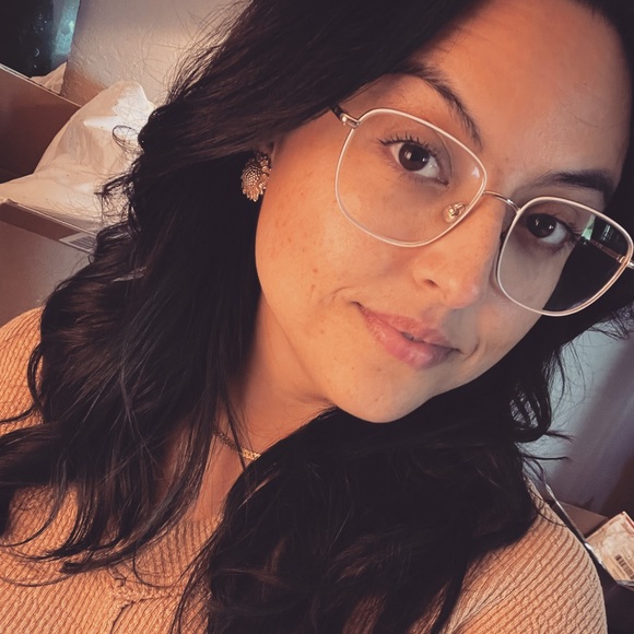 MEET THE POSHER - Jessica - Picture 1 of 1